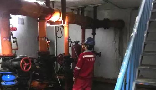 現(xiàn)場(chǎng)巡查交接，守護(hù)生產(chǎn)防線——上海寰宇廣州箱廠卓越班組建設(shè)報(bào)道之一